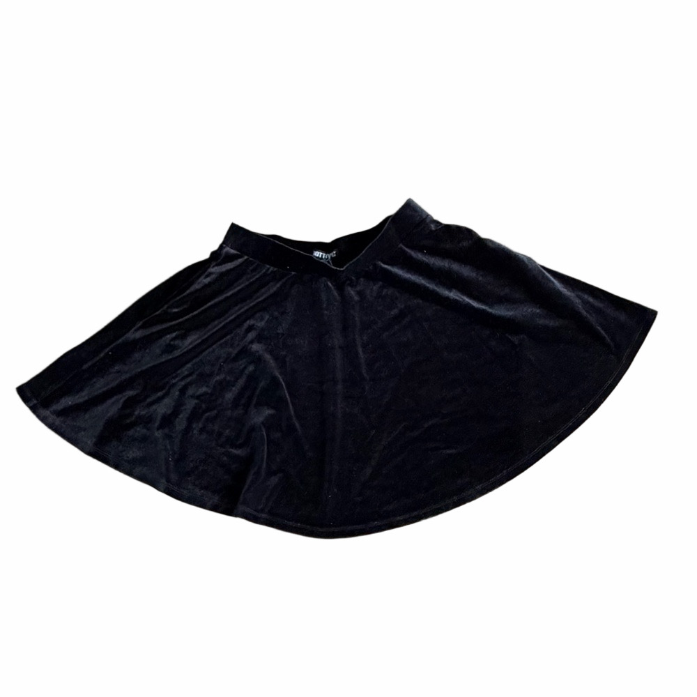 Hot Topic Black Velvet Skater Skirt - Picture 1 of 3